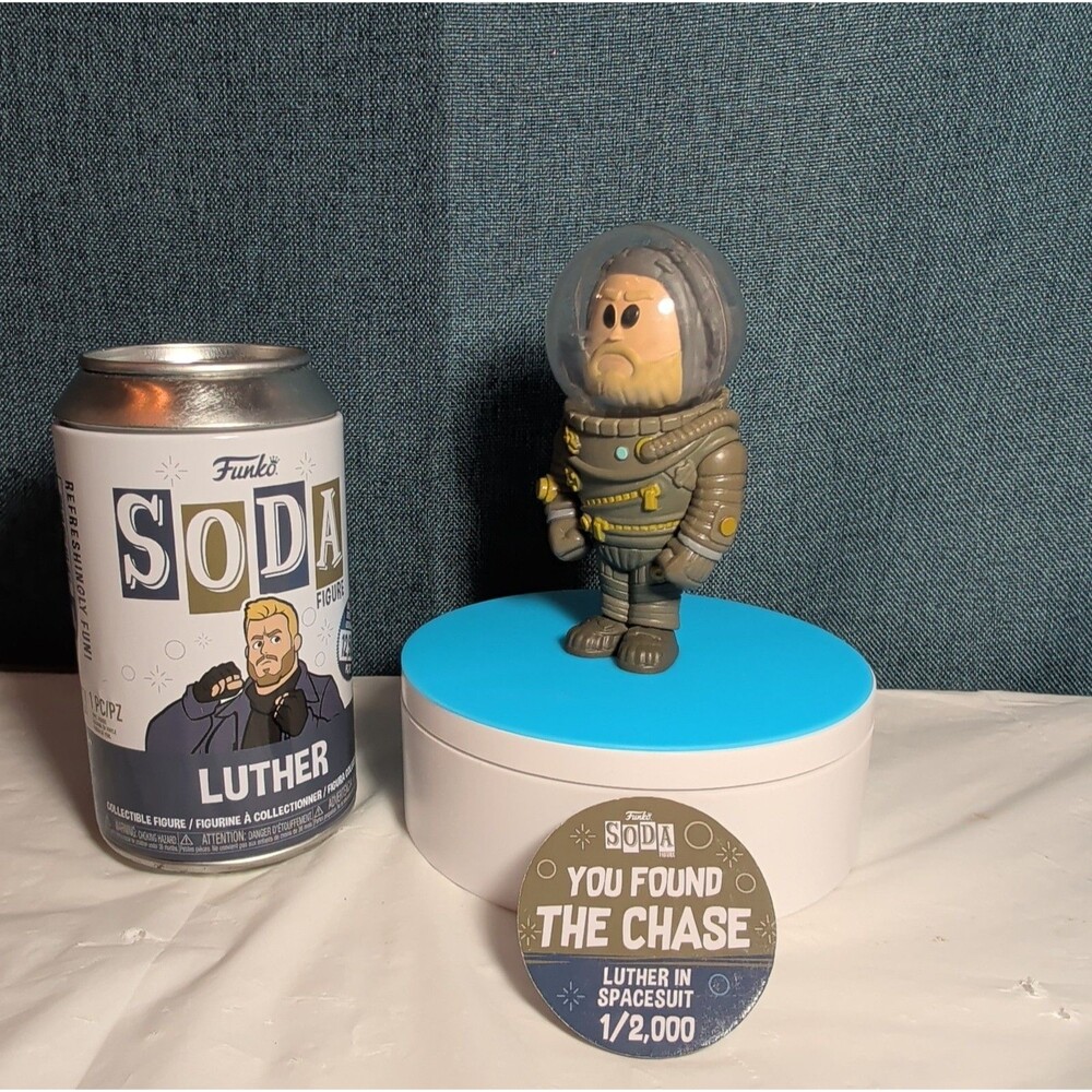 Funko Soda Luther Spacesuit Chase Vinyl Figure 1/2000 - Picture 11 of 16